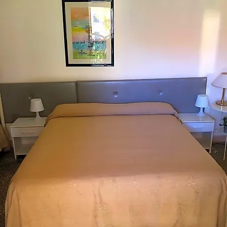 Azzurro Hotel 2*